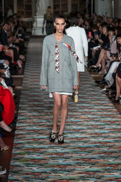 Look 7